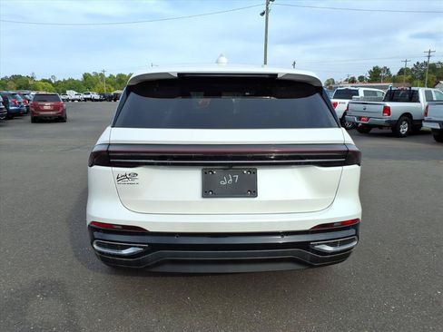 Used 2024 Lincoln Nautilus Premier w/ Equipment Group 102A AWD/4WD image 5