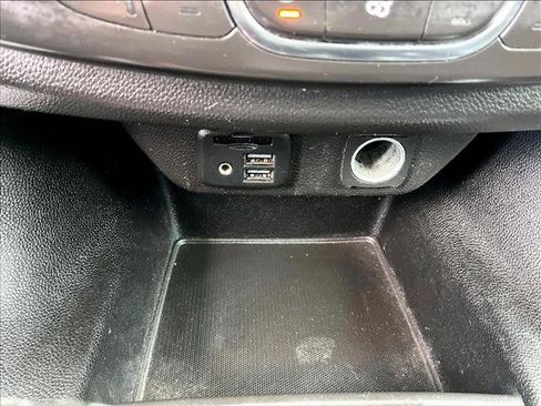 Used 2021 Chevrolet Traverse RS FWD image 25