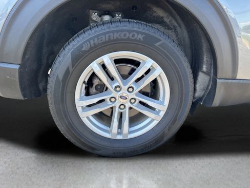 Used 2024 Ford Explorer XLT w/ Equipment Group 202A AWD/4WD image 30