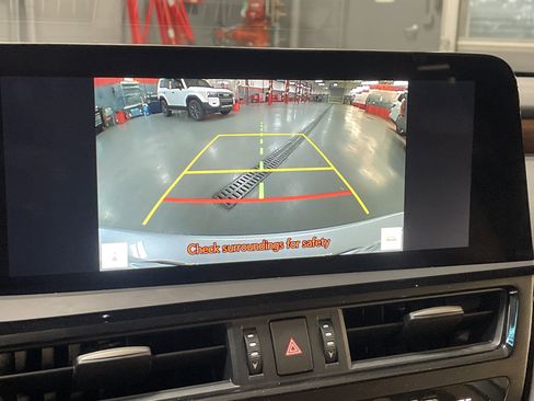 Used 2025 Lexus ES 300h w/ Premium Package image 24