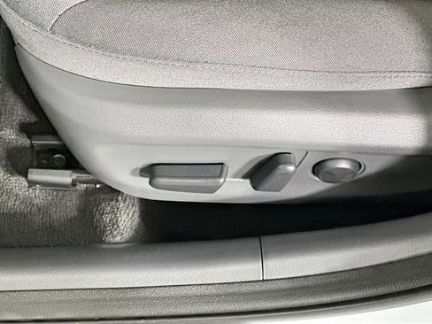 Used 2022 Hyundai Ioniq SE image 13