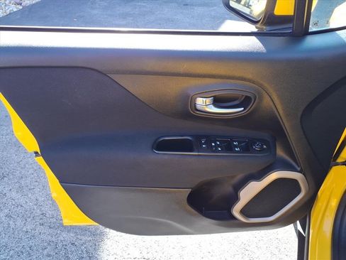 Used 2016 Jeep Renegade Latitude image 12