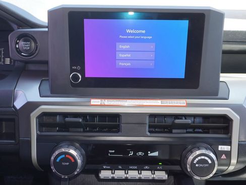 Certified 2025 Toyota Tacoma SR5 AWD/4WD image 17