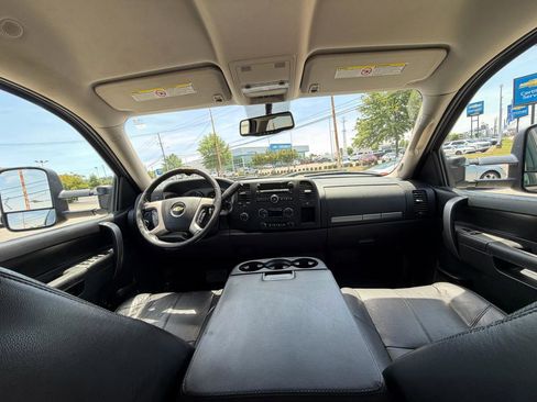 Used 2014 Chevrolet Silverado 2500 LT w/ Interior Plus Package AWD/4WD image 35
