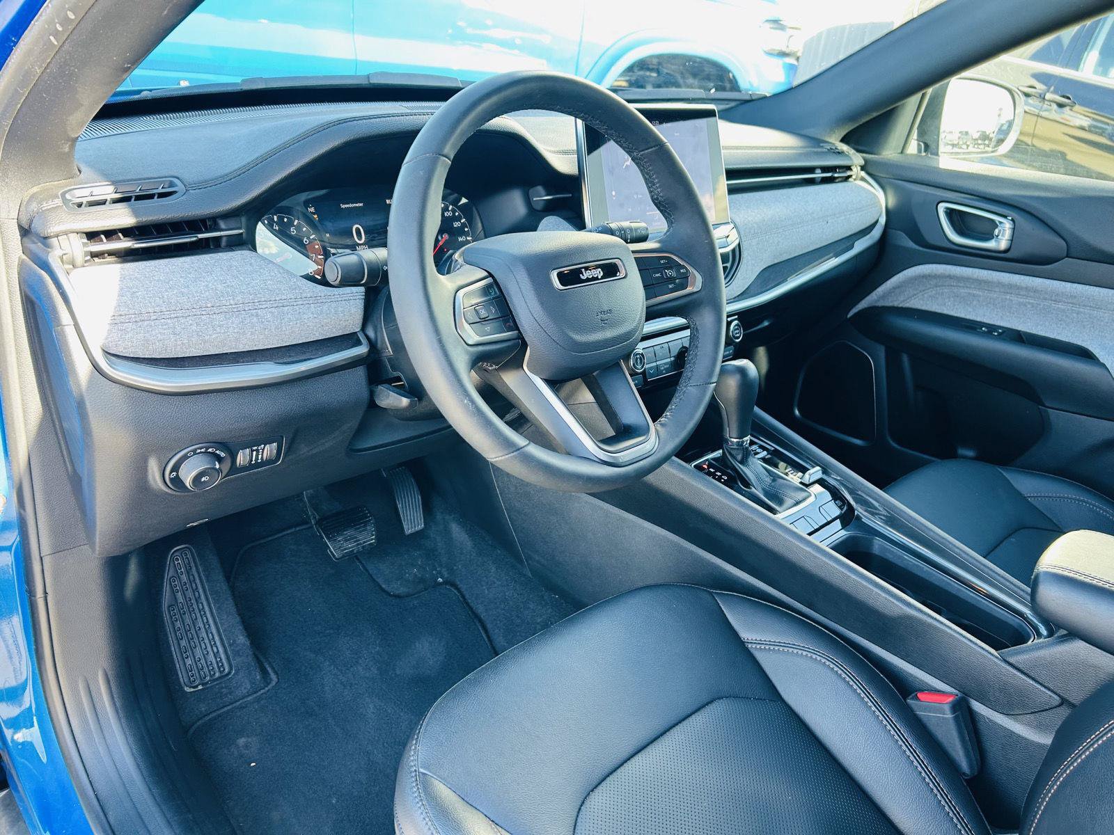 Used 2023 Jeep Compass Latitude AWD/4WD image 10