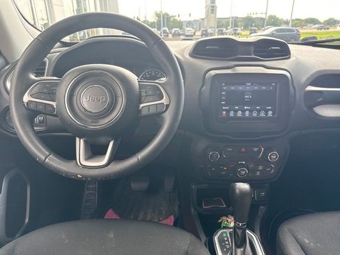 Used 2018 Jeep Renegade Latitude FWD image 5