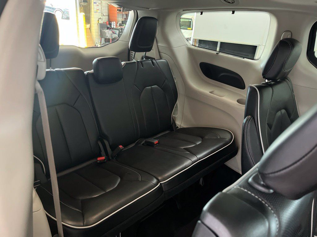 Used 2023 Chrysler Pacifica Limited FWD image 22
