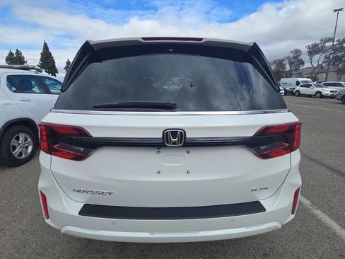 Used 2026 Honda Odyssey Elite image 3