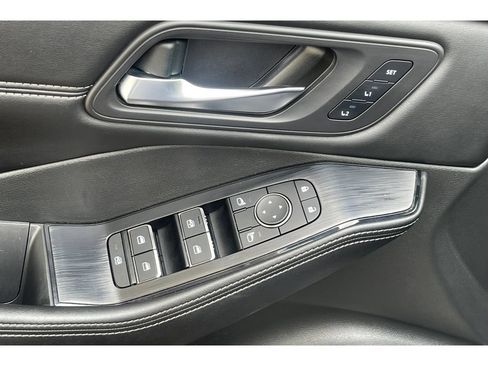 Used 2023 Nissan Rogue SL w/ SL Premium Package FWD image 12