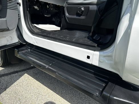 Used 2014 Ford F550 4x4 Regular Cab Super Duty image 40