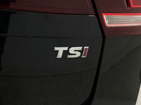 Used 2018 Volkswagen Tiguan SEL image 42