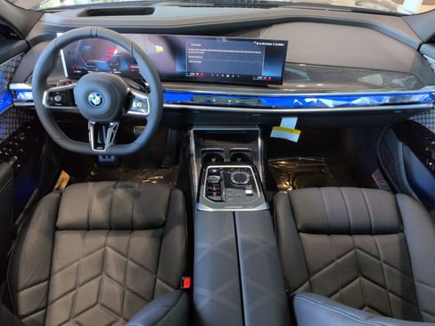 New 2026 BMW i7 M70 AWD/4WD image 28
