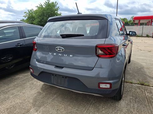 Used 2023 Hyundai Venue SE FWD image 9