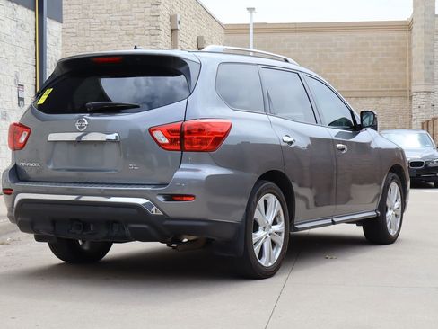Used 2018 Nissan Pathfinder SL w/ SL Premium Package FWD image 3