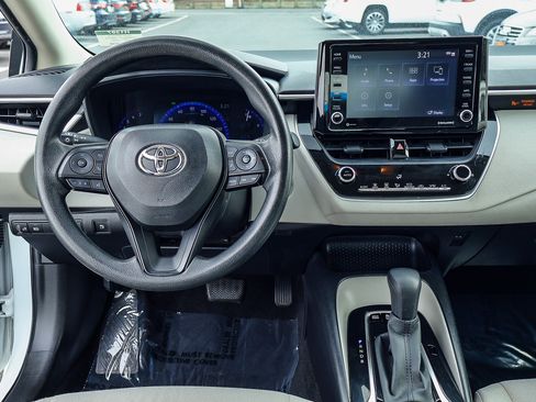 Used 2022 Toyota Corolla LE FWD image 3