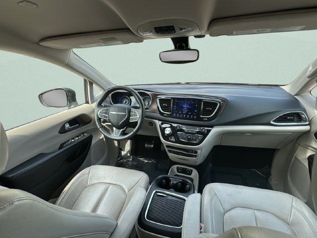 Used 2017 Chrysler Pacifica Touring-L Plus FWD image 32