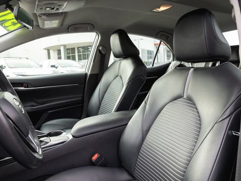 Certified 2020 Toyota Camry SE FWD image 11