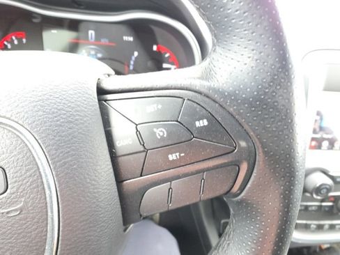 Used 2019 Dodge Durango SXT image 12