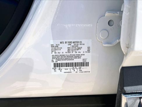 Used 2023 Ford Explorer XLT image 36