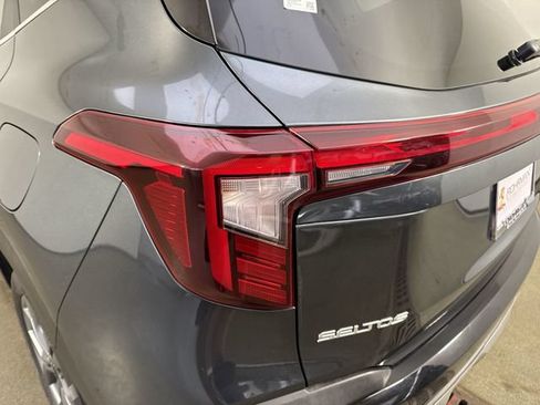 Used 2024 Kia Seltos S AWD/4WD image 29