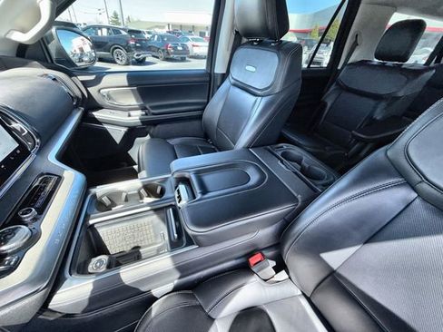 Used 2025 Ford Expedition Max Platinum AWD/4WD image 21