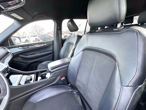 Used 2023 Jeep Grand Cherokee L Altitude image 12