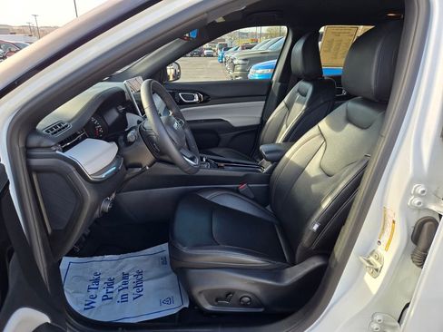 Used 2024 Jeep Compass Limited image 15