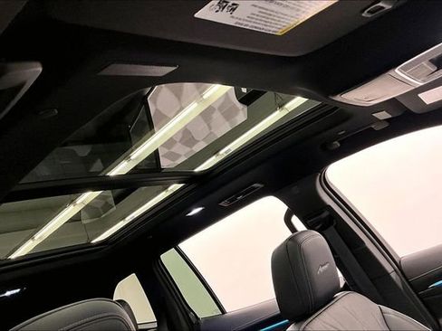 Used 2025 Buick Enclave Avenir w/ Super Cruise Package image 19