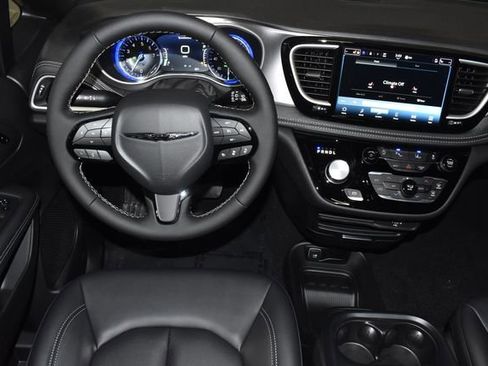 New 2026 Chrysler Pacifica Select w/ S Appearance Package image 13