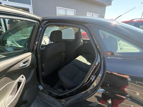 Used 2016 Ford Focus SE FWD image 10