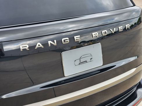 Used 2024 Land Rover Range Rover Long Wheelbase SE image 13