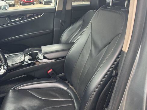 Used 2023 Lincoln Nautilus Reserve image 13