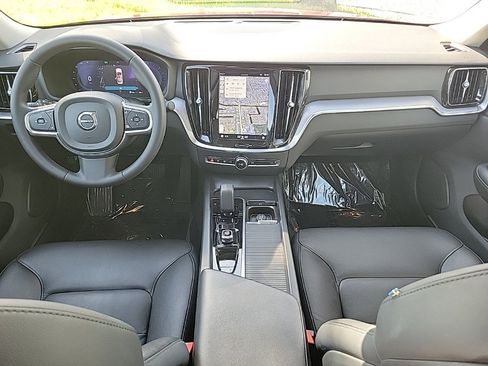 Used 2023 Volvo S60 B5 Core image 8