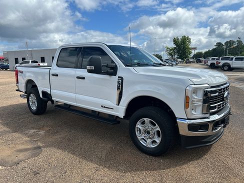 Used 2025 Ford F250 XLT w/ FX4 Off-Road Package AWD/4WD image 5