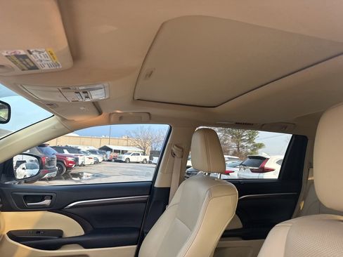 Used 2016 Toyota Highlander Limited image 11