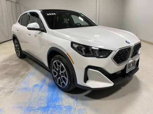 Used 2025 BMW X2 xDrive28i w/ Premium Package image 5