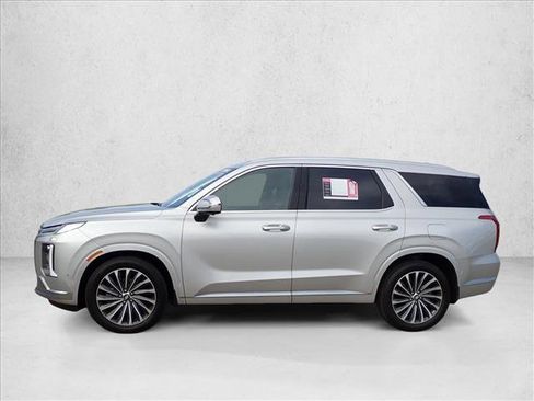 Used 2025 Hyundai Palisade Calligraphy FWD image 2