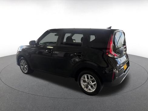 Used 2025 Kia Soul LX w/ LX Technology Package FWD image 7