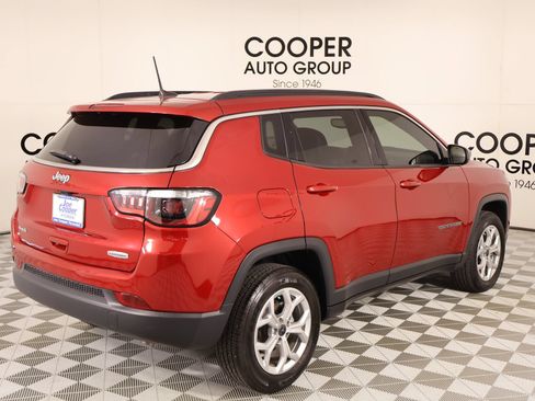 Used 2025 Jeep Compass Latitude AWD/4WD image 19