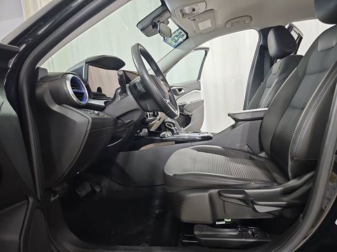 Certified 2025 Chevrolet Trax LT w/ Driver Confidence Package image 18