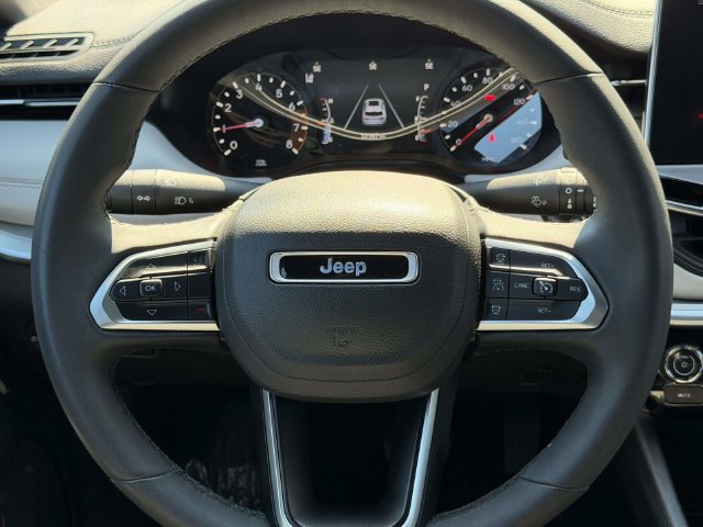 Used 2025 Jeep Compass Limited AWD/4WD image 18