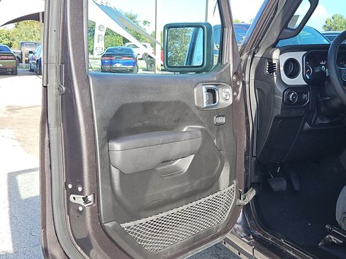 Used 2024 Jeep Wrangler Sport S image 13