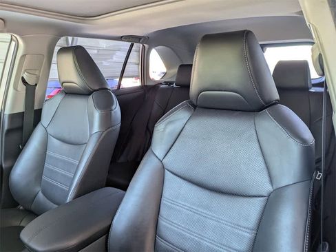 Used 2019 Toyota RAV4 Limited image 7