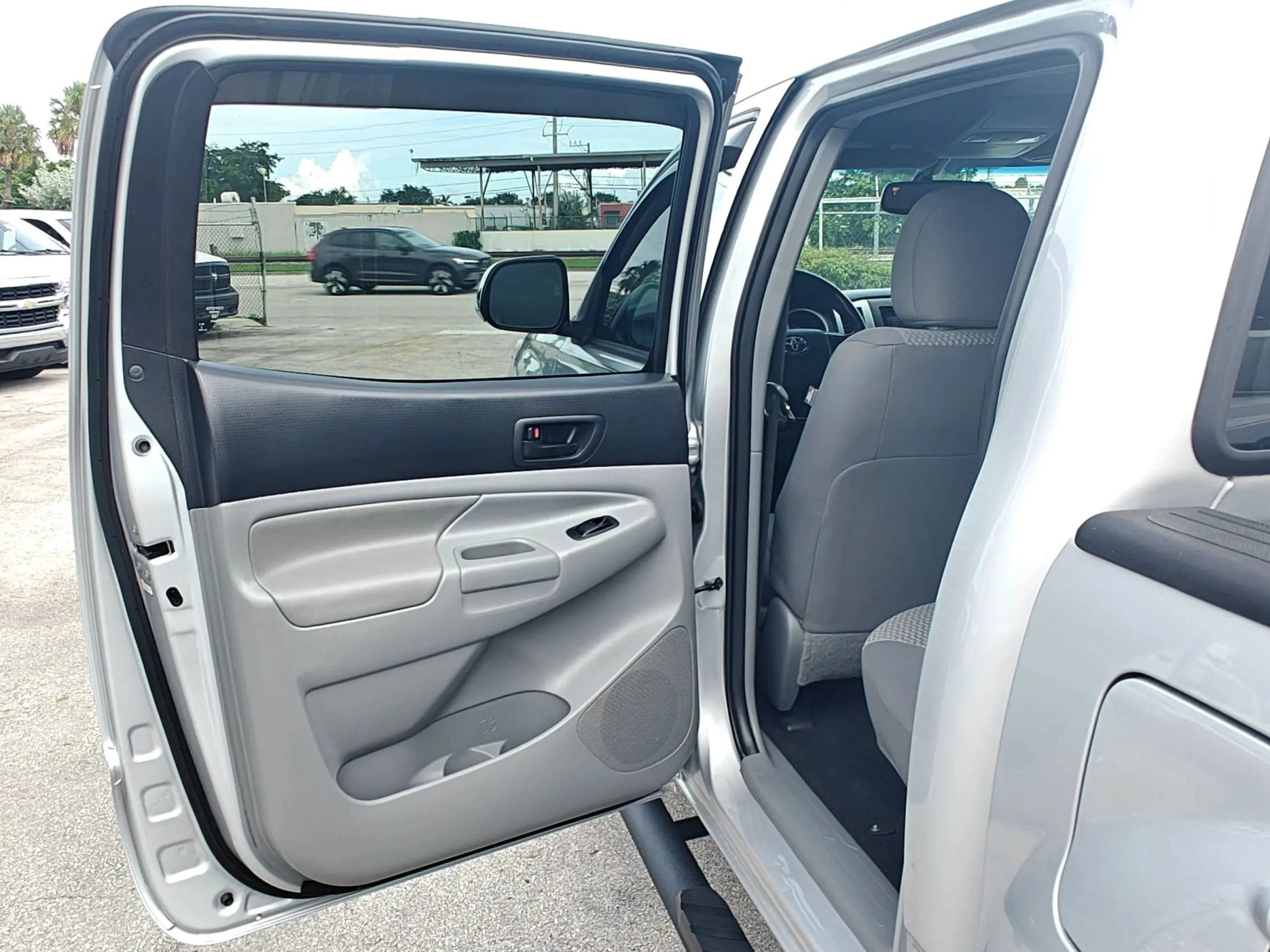 Used 2012 Toyota Tacoma PreRunner w/ SR5 Pkg RWD image 13