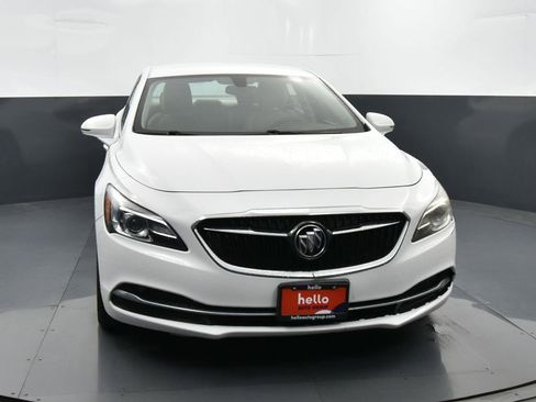 Used 2017 Buick LaCrosse Essence image 4