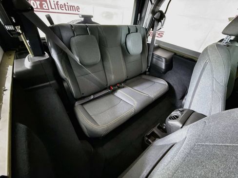 Used 2025 Jeep Wrangler Sport AWD/4WD image 27