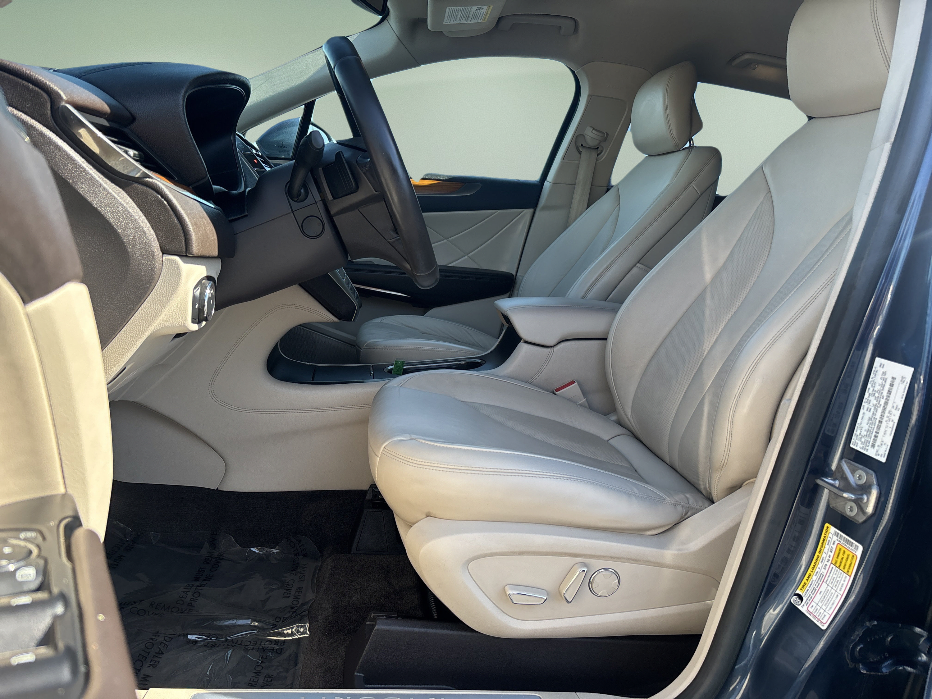 Used 2018 Lincoln MKC Select w/ Select Plus Package FWD image 22
