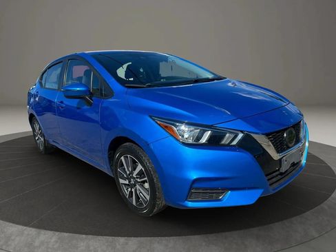 Used 2021 Nissan Versa SV FWD image 3
