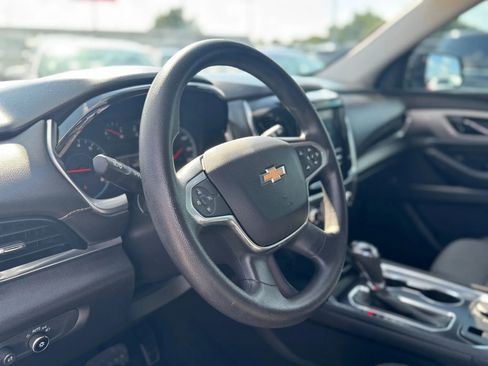 Used 2018 Chevrolet Traverse LS FWD image 12