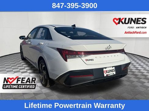 Used 2025 Hyundai Elantra SEL image 5